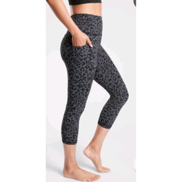 Ladies Small‎ Petite Athleta Animal Print High Rise Capri Leggings with Pockets - Picture 3 of 8